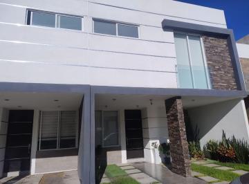 Casa en condominio · 150m² · 3 Recámaras · 2 Estacionamientos · Casa en Venta de Casa en Condominio de 3 Niveles en San Isidro Juriquilla