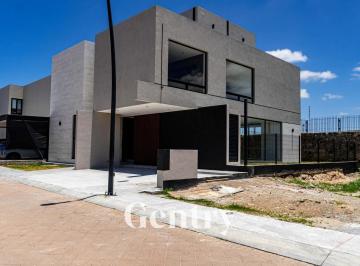 Casa · 362m² · 4 Recámaras · 3 Estacionamientos · Casa en Venta Condominio Lomas Norte