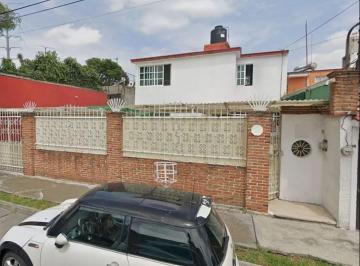 Casa de 3 habitaciones, Naucalpan de Juárez · ¡Excelente Oportunidad de Inversión en Jardines de San Mateo, Naucalpan!