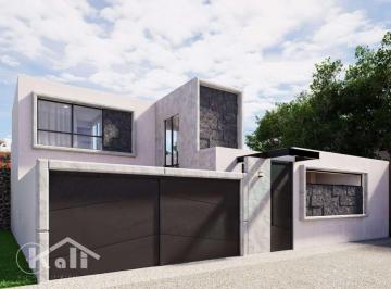 Casa · 3 Recámaras · 2 Estacionamientos · Casa en Lomas del Mirador