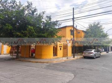 Casa · 222m² · 5 Recámaras · 2 Estacionamientos · Casa en Venta en Monterrey