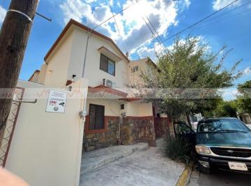 Casa · 222m² · 5 Recámaras · 2 Estacionamientos · Casa en Venta en La Primavera