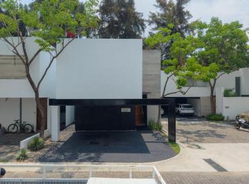 Casa en condominio · 229m² · 4 Recámaras · 3 Estacionamientos · Casa en Renta en Casa Monarca, Ciudad Granja, Zapopan