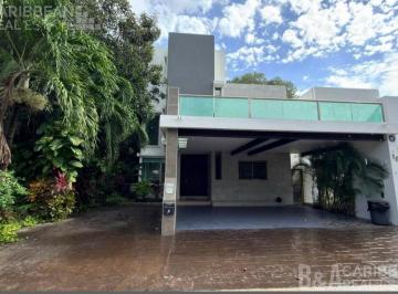 Casa · 344m² · 5 Recámaras · 3 Estacionamientos · Casa en Venta en Residencial Cumbres, Cancún
