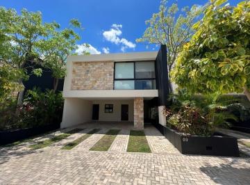 Casa · 277m² · 3 Recámaras · 4 Estacionamientos · Casa en Venta Entrega Inmediata en Merida Cabo Norte