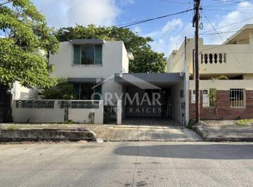 Casa · 235m² · 4 Recámaras · 2 Estacionamientos · Casa en Jardín 20 de Noviembre