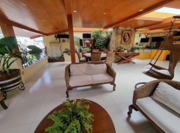 Casa de 4 habitaciones, Zapopan · Casa en Venta en La Estancia, Zapopan | Frente Al Parque Mendhelson