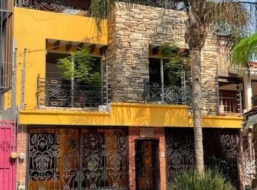 Casa de 4 habitaciones, Zapopan · Casa en Venta en La Estancia, Zapopan | Frente Al Parque Mendhelson