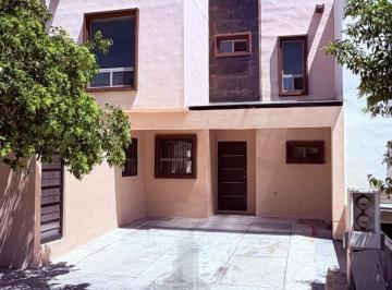 Casa de 4 habitaciones, Arteaga · Casa en Venta Excelente Ubicación en Fraccionamiento Valle Oriente