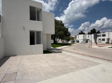 Casa · 3 Recámaras · 2 Estacionamientos · Casa - Hacienda El Chichimeco