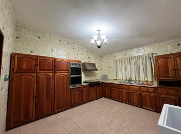 Casa de 4 habitaciones, Centro · Hermosa Propiedad en El Corazón de La Ciudad, Zona Más Alta de Villa