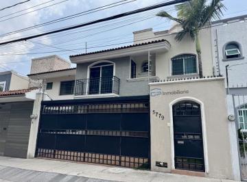 Casa de 3 habitaciones, Zapopan · Casa en Venta en Calle Inglaterra