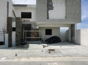 1 · Casa en Venta en Valle de Fontanna | Recámara en Planta Baja | Residencial Privado |