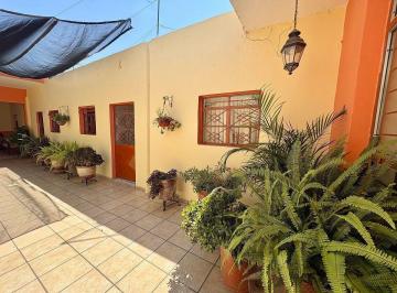 Casa · 221m² · 5 Recámaras · Casa en Tlaquepaque Pueblito