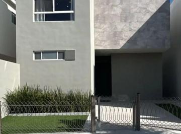 Casa de 3 habitaciones, Saltillo · Casa en Venta Fracc. Cantabria Al Oriente de Saltillo
