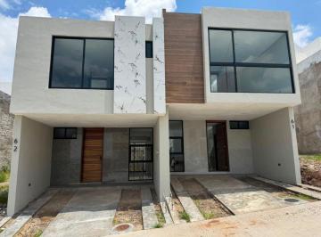 Casa de 2 habitaciones, San Pedro Tlaquepaque · Casa en Venta Dentro Periférico en Coto Privado con 2 Recamaras y Opción a Una Tercera. con Hermosas