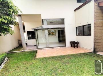 Casa · 319m² · 4 Recámaras · 4 Estacionamientos · Casa en San Nicolás Totolapan