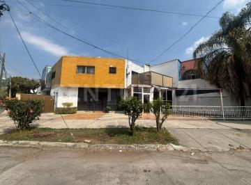 Casa · 304m² · 5 Recámaras · 2 Estacionamientos · Casa en Venta, Col. Italia Providencia, Guadalajara, Jal.