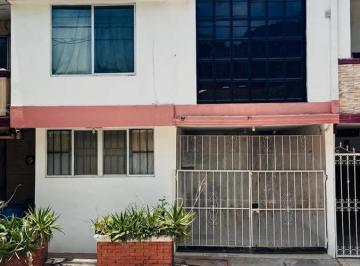 Casa · 142m² · 4 Recámaras · 1 Estacionamiento · ¡Casa en Venta en Laderas de Vista Bella!