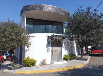 Casa · 287m² · 3 Recámaras · 2 Estacionamientos · Casa en Renta en Valle de Cumbres Garcia