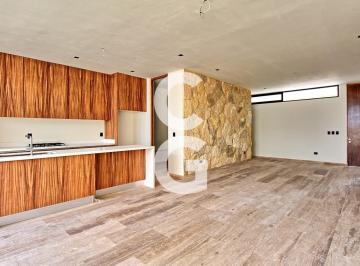 Casa · 261m² · 3 Recámaras · 2 Estacionamientos · Casa en Venta y Renta en Cancún en Río Residencial con Terraza y Alberca