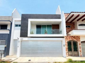 Casa · 342m² · 3 Recámaras · 2 Estacionamientos · Casa en Venta en Costa de Oro