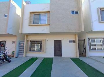 Casa de 3 habitaciones, Tijuana · Renta Casa en Valparaiso Exclusivo Residencial con Casa Club Muy Seguro 3 Rec 2.5 Baños