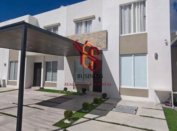 Casa · 156m² · 3 Recámaras · 2 Estacionamientos · Moderna y Cómoda Casa Totalmente Amueblada en Venta Al Poniente de Aguascalientes!
