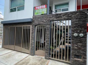 Casa de 5 habitaciones, Guadalajara · Casa en Venta; Fraccionamiento Colón en Guadalajara, Jalisco.