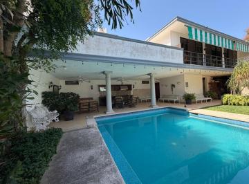 Casa · 400m² · 6 Recámaras · 4 Estacionamientos · Exclusiva Residencia de Lujo en Venta o Renta