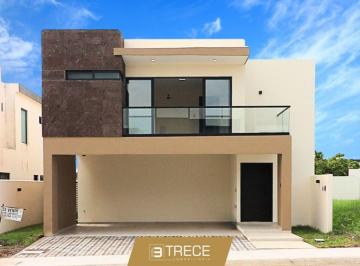 Casa · 212m² · 3 Recámaras · 2 Estacionamientos · Casa con Amplio Jardin, Riviera Veracruzana Fraccionamiento Punta Tiburón, Alvarado