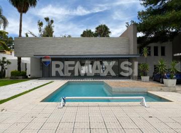 RCR26072106LRD
Espectacular residencia en renta en Jurica, diseñada para quienes · Rcr Casa Renta Jurica