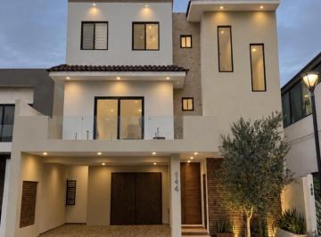 1 · Casa en Venta en Torrealta, Al Norte de Saltillo | 5 Recámaras, Roof Garden, Oficinas y Seguridad
