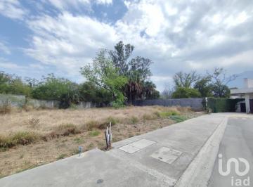 Terreno / Lote · 212m² · Extraordinario Terreno de 212 m² en Venta Muy Cercano a Los Cristales y El Barro y con Amenidades