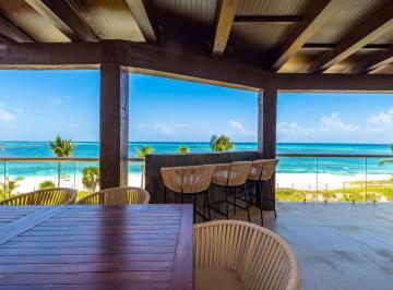 Departamento · 232m² · 3 Recámaras · 2 Estacionamientos · Departamento 3 Habitaciones en Venta Frente Al Mar en Playa del Carmen
