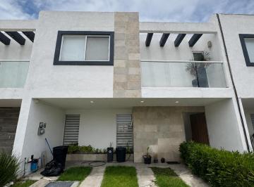 Casa de 3 habitaciones, Ocoyucan · Casa en Renta en Lomas de Angelopolis 3 Semi Amueblada de 3 Habitaciones