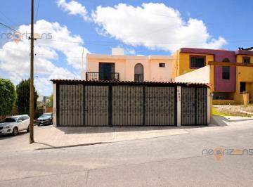Casa · 3 Recámaras · 2 Estacionamientos · Casa en Esquina Frente a Area Verde con Recámara en Pb en Rinconada de Los Andes S. L. p.