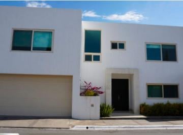 Casa de 5 habitaciones, Saltillo · Se Renta Casa Equipada y Amueblada en Albatros