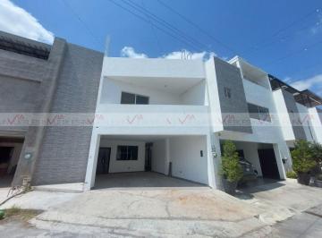 Casa · 409m² · 3 Recámaras · 2 Estacionamientos · Casa en Venta en Cumbres del Valle