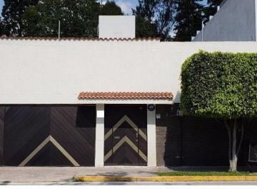Casa · 490m² · 4 Recámaras · 3 Estacionamientos · Casa en Venta - (4)