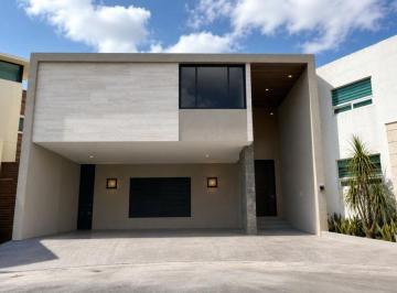 Casa de 4 habitaciones, Monterrey · Casa en Venta en La Joya Residencial Privada Loreto
