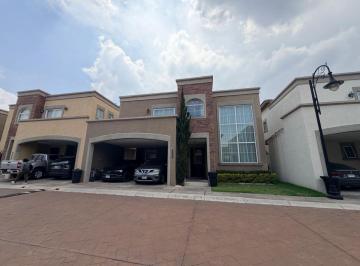 Casa de 3 habitaciones, Metepec · Casa en Venta Portofino Residencial, Av Paseo de La Asuncion, Parque Bicentenario, Metepec, Residencia
