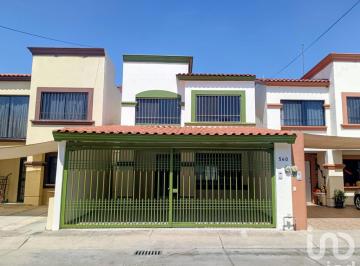Casa · 100m² · 3 Recámaras · 2 Estacionamientos · Casa en Renta en Rincon de Los Arcos, Irapuato