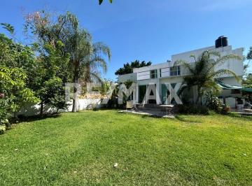 Casa · 250m² · 3 Recámaras · 5 Estacionamientos · Casa en Venta en Fraccionamiento Lomas de Cocoyoc