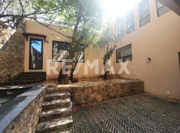 Casa · 260m² · 4 Recámaras · 2 Estacionamientos · Casa en Venta en Morelos, Tepoztlán