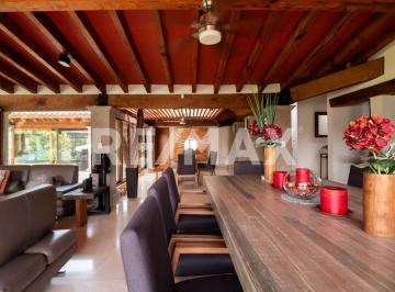 Casa · 500m² · 3 Recámaras · 4 Estacionamientos · Venta de Casa en Lomas de Cocoyoc a Campo de Golf