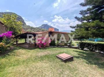 Casa · 250m² · 2 Recámaras · 3 Estacionamientos · Casa en Venta en Morelos, Tlayacapan