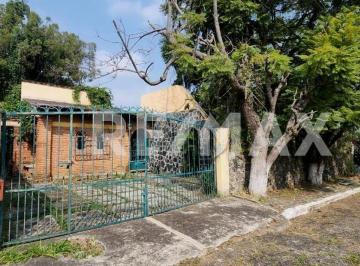 Casa · 148m² · 2 Recámaras · 2 Estacionamientos · Venta de Casa con Amplio Jardín en Jardines de Tlayacapan