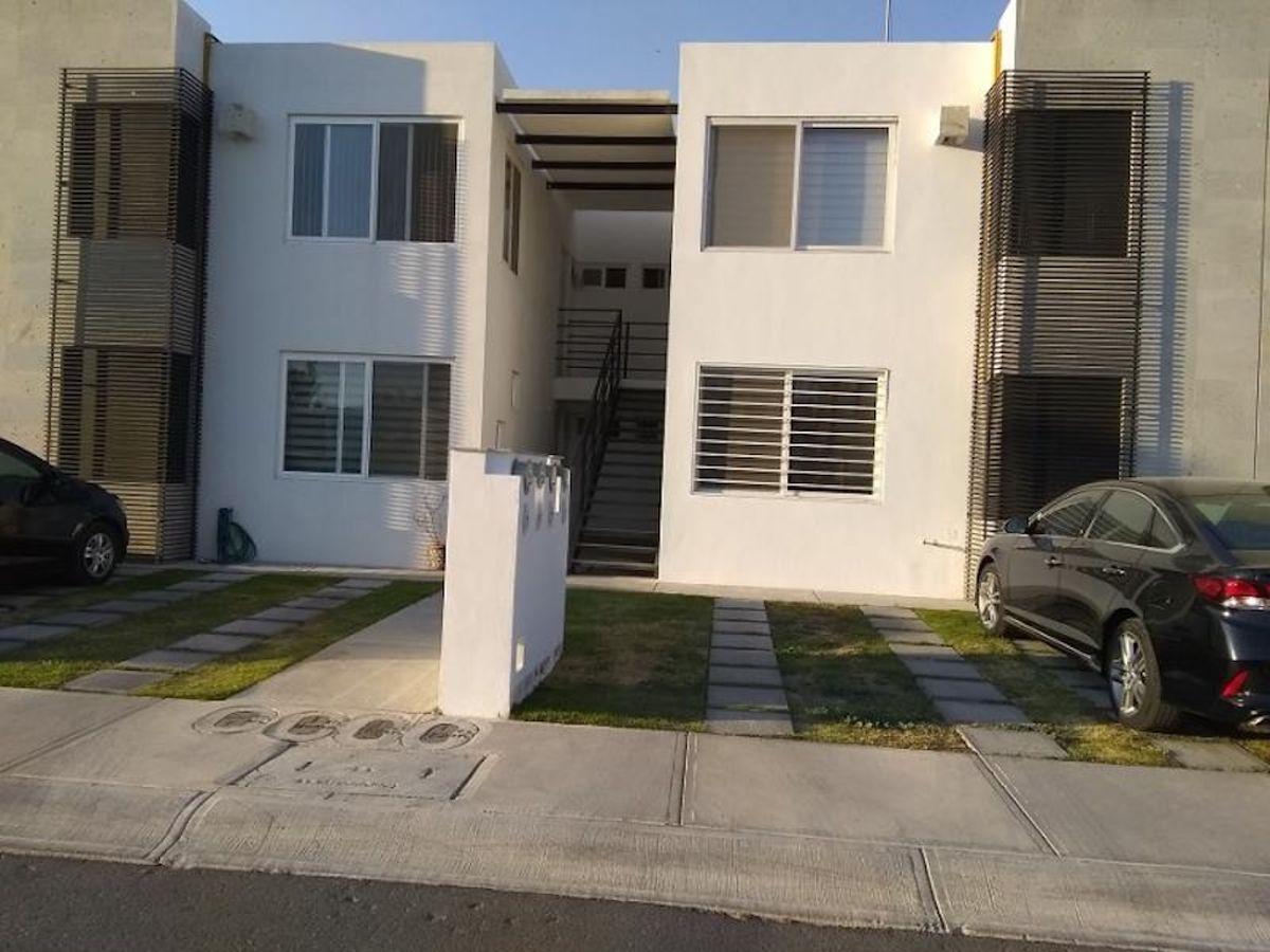 Rental of Upper-Floor Apartment in Paseos del Bosque, Corregidora, Querétaro – 2 Bedrooms
