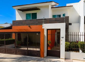 Casa de 4 habitaciones, Puerto Vallarta · Venta de Casa en La Colonia Fluvial Vallarta en Puerto Vallarta en Jalisco